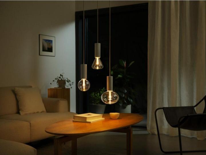 Productafbeelding Philips Hue Witte & gekleurde sfeerlichtgids reuze wereldbol (E27, 6.80 W, 500 lm, 1 x, G)