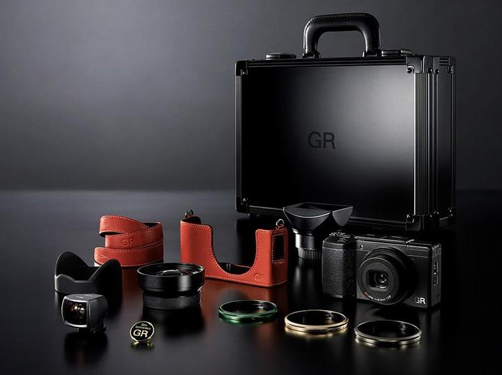 Actual product image RICOH GR II Premium Kit (16.20 Mpx, APS-C / DX)