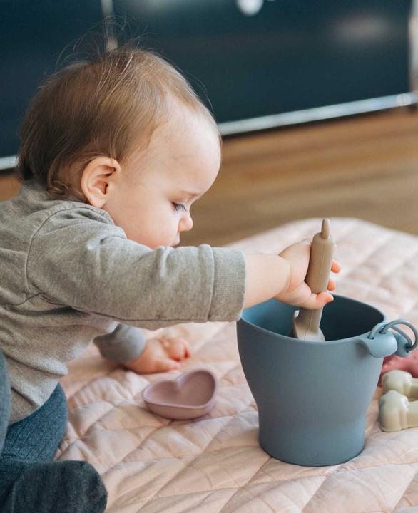 Actual product image Esmée Sand toy set with kettle, shovel and moulds