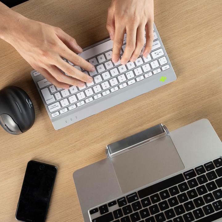 Actual product image R-Go Tools R-Go Compact Break ergonomic keyboard, QWERTZ (DE), bluetooth, white (DE, Wireless)