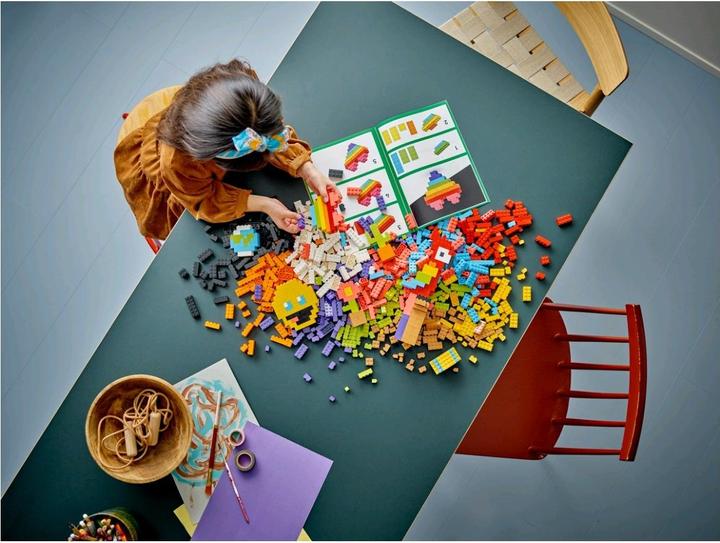 Actual product image LEGO Large creative building set (11030, LEGO Classic)