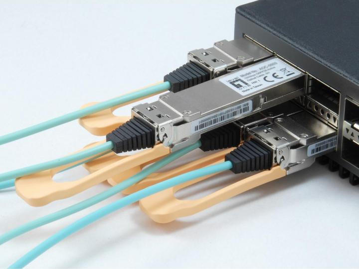 Produktbild LevelOne AOC-0501 Netzwerk-Transceiver-Modul Faseroptik QSFP28 850 nm