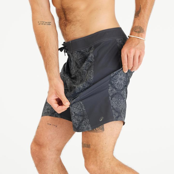 Actual product image Olaian Boardshorts Herren lang 500 Arch Scarabia 19" schwarz (42)