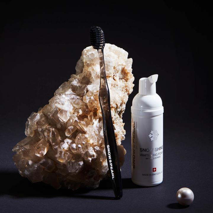 Actual product image Snow Pearl Ultra Soft KONEX HD Zahnbürste schwarz (Soft, 1 x)