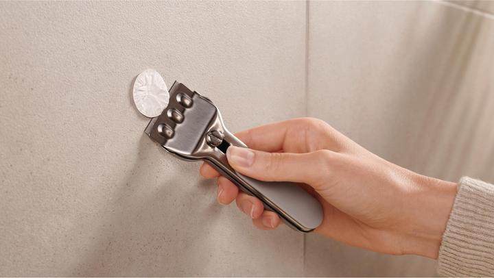 Immagine prodotto tesa Bicchiere per spazzolini da denti MOON GREY con soluzione adesiva senza forare (8,5 x 13,5 x 15,5 cm)