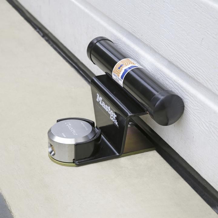 Actual product image Master Lock Garage door lock set