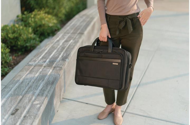 Actual product image Kensington Contour 2.0 Pro (17", Universal)