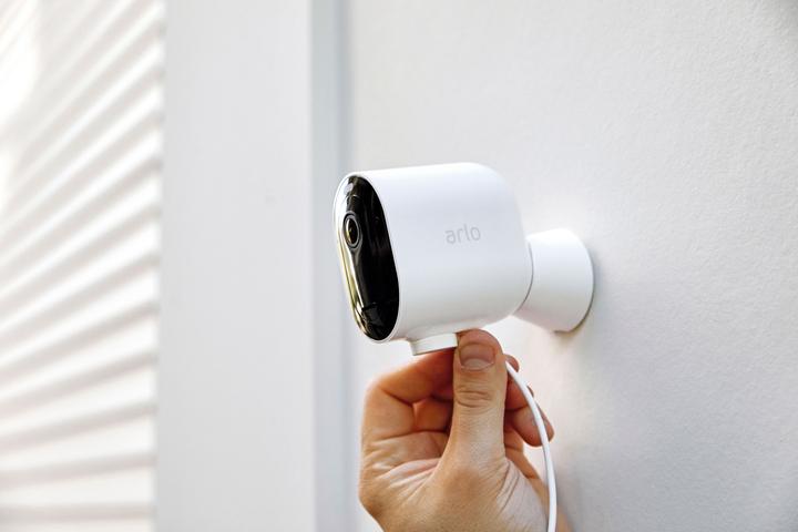 Immagine prodotto Arlo Pro 4 Faretti VMC4250P-100EUS Set di 2 (2688 x 1520 pixel)