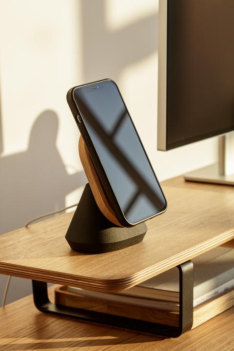 Produktbild Oakywood MagSafe iPhone Stand Multifunktionaler iPhone-Ständer - Eiche -