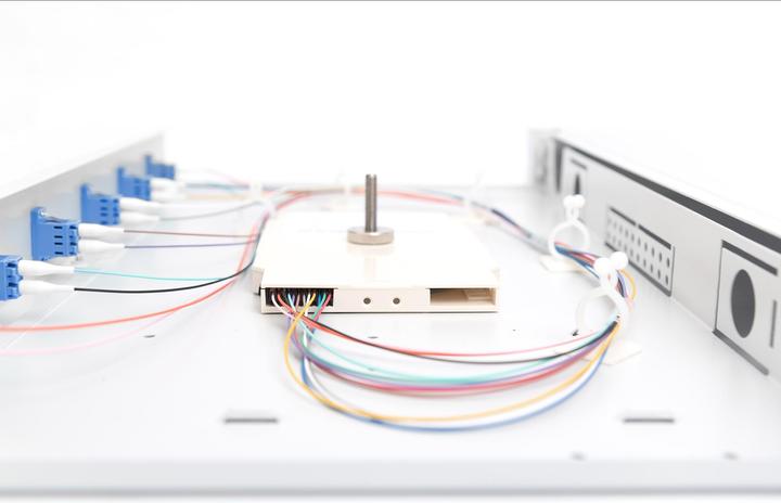 Produktbild Digitus LWL Spleissbox, bestückt, LC, OS2 (S/UTP, CAT8.1, 0.28 m)