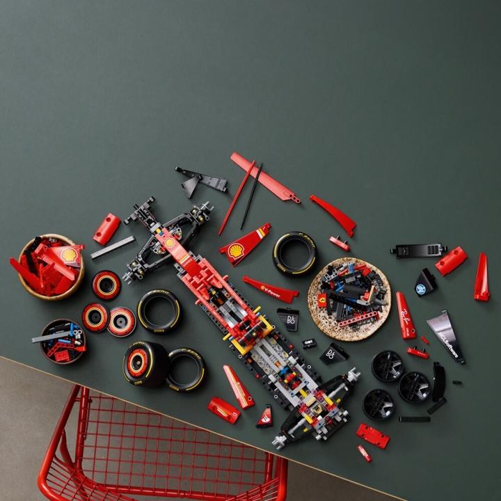 Produktbild LEGO Technic Ferrari SF-24 Formel 1 Rennwagen (LEGO Technic)