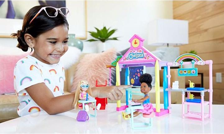 Produktbild Barbie Chelsea Schule mit Puppe Spielset
