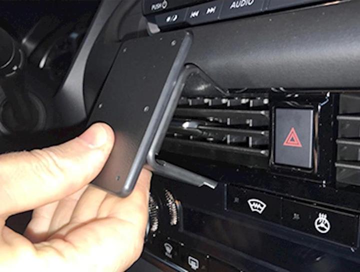 Produktbild Brodit 855697 Autohalterung Nissan Qashqai 22-