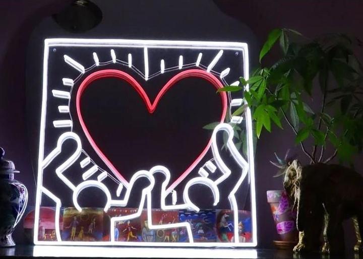 Produktbild YellowPop Keith Haring Radiant Heart (244 lm)
