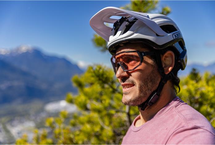 Immagine prodotto Coast Optics Occhiali sportivi Nita neri con cristalli rosa e lenti trasparenti (Nero, Lucidi, Cristallo Rosa)