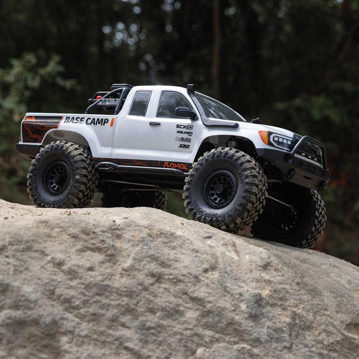 Image du produit Axial Scale Crawler SCX10 III Base Camp ARTR, Blanc (Presque prêt à être conduite)