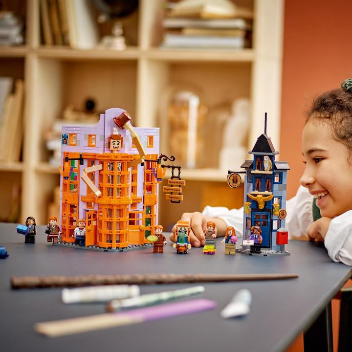 Produktbild LEGO Winkelgasse: Weasleys Zauberhafte Zauberscherze (76422, LEGO Harry Potter)