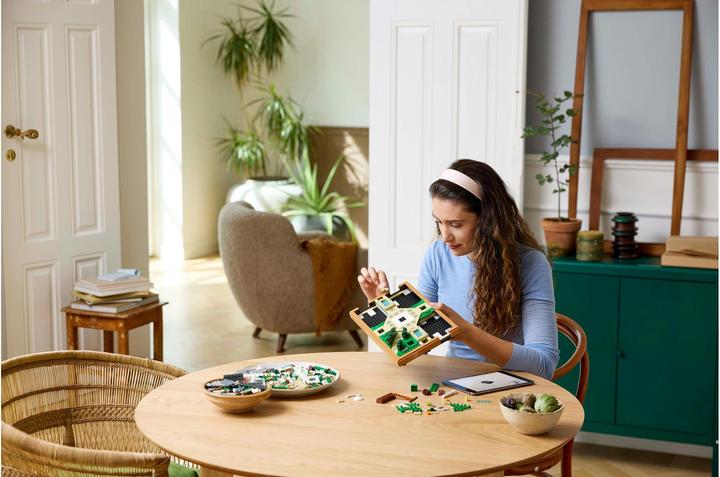 Actual product image LEGO Springbrunnen Garten (10359, LEGO Icons)