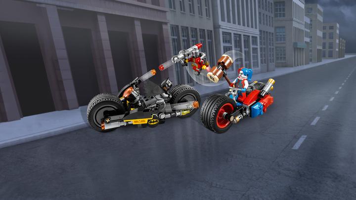 Actual product image LEGO Super Heroes Batman: Gotham City Cycle Chase (76053, LEGO DC)
