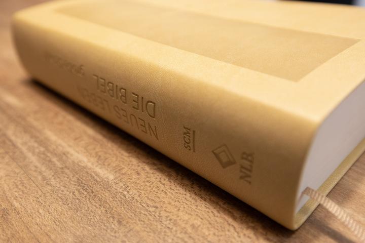 Produktbild Neues Leben. Die Bibel, grosse Schrift, Kunstleder (Deutsch, SCM R.Brockhaus, 2024)