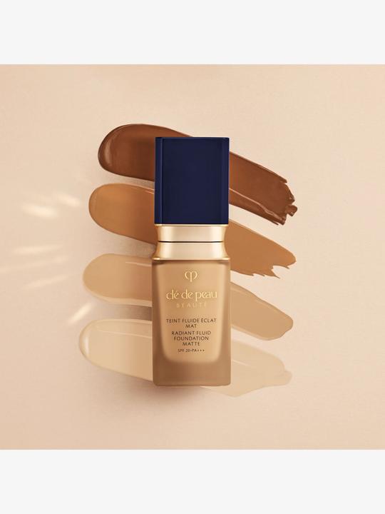 Actual product image Clé De Peau Radiant Fluid Foundation Matte WB20 (WB20 - Light Medium Rose)