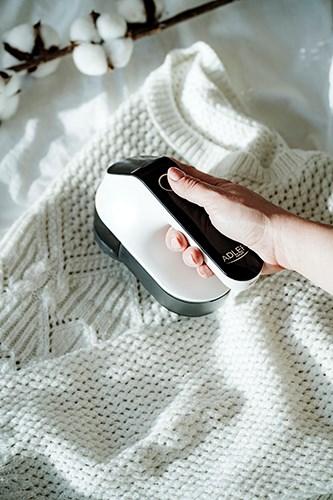 Actual product image Adler | Lint remover LCD | AD 9618 | White/Black | Rechargeable battery