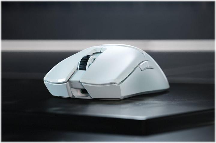 Actual product image Razer Viper V2 Pro (Wireless, Cable)