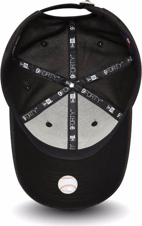 Actual product image New Era 9Forty Shadow Tech Chicago Bulls