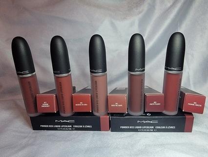MAC Cosmetics Powder Kiss Liquid (993 Pretty Pleats)