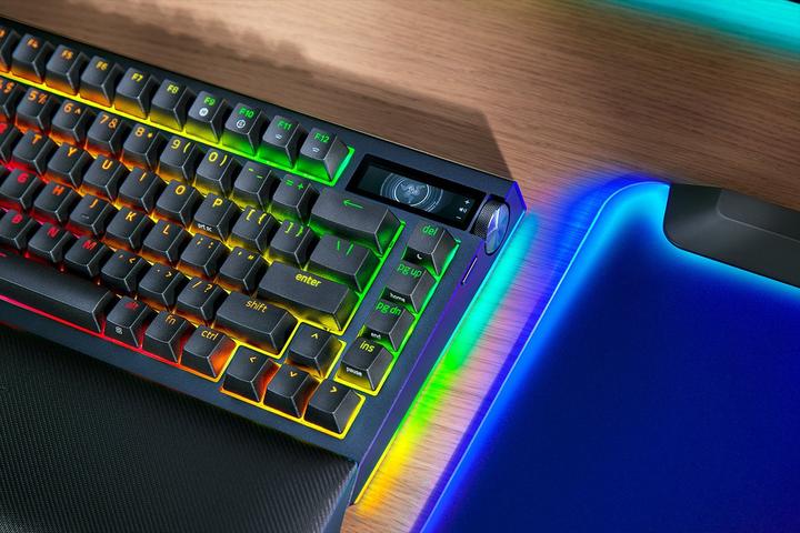 Actual product image Razer BlackWidow V4 Pro (Eng. Int., Wireless, Cable)