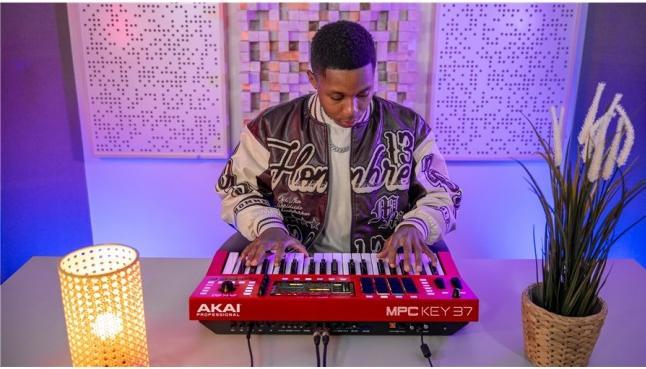 Productafbeelding Akai Professional MPC KEY 37 (Toetsenbord)