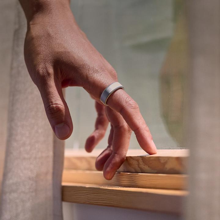 Actual product image Oura Ring 4 (13, Brushed Silver)