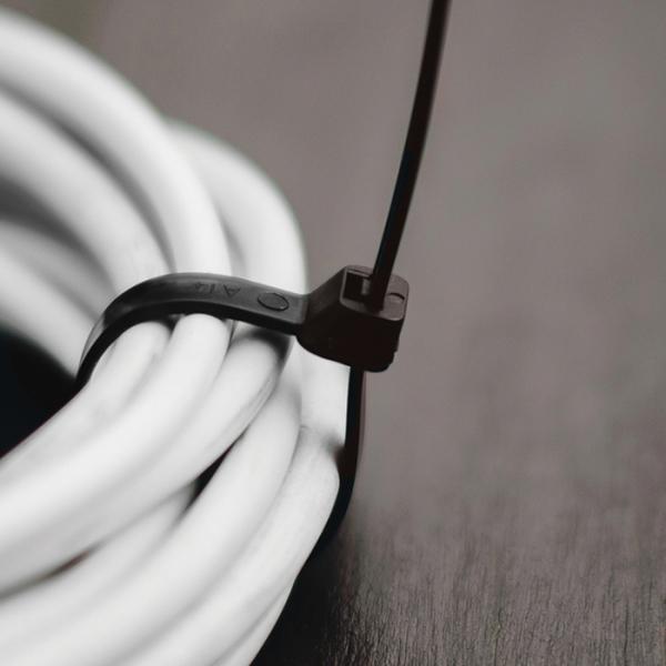 Image du produit Bradas arbeitsbedarf24 100 STK. Collier de serrage 450x8,80 mm noir Nylon66 Force de traction : 80 Kg (Serre-câbles en plastique, 450 mm, 100 pcs)