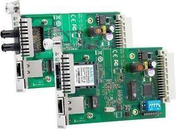 Actual product image Moxa CSM-200-1218 - unmanaged 10/100BaseT(X) to 100BaseFX plug-in modules for the NRack system