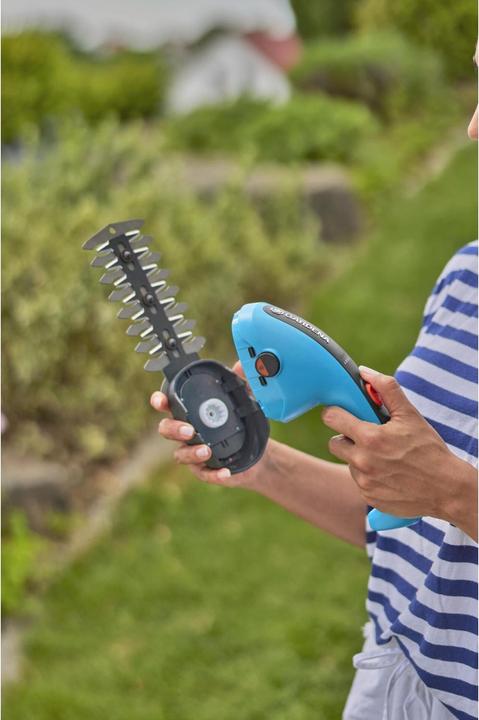 Produktbild Gardena Set Akku-Gras- und Strauchschere ClassicCut Li (Akkubetrieb)