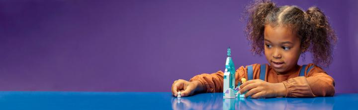 Actual product image LEGO Elsa's castle courtyard (43199, LEGO Disney)