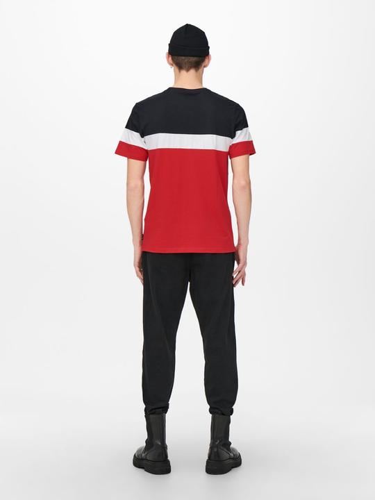 Actual product image Only & Sons tee (L)