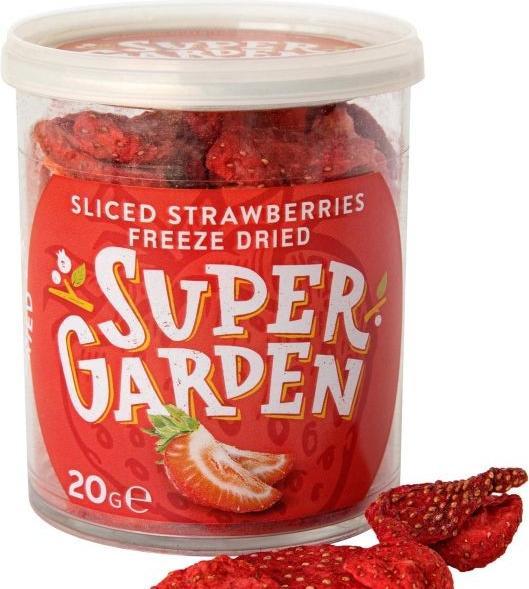 Actual product image Super Garden Freeze-dried organic strawberry slices (22 g)