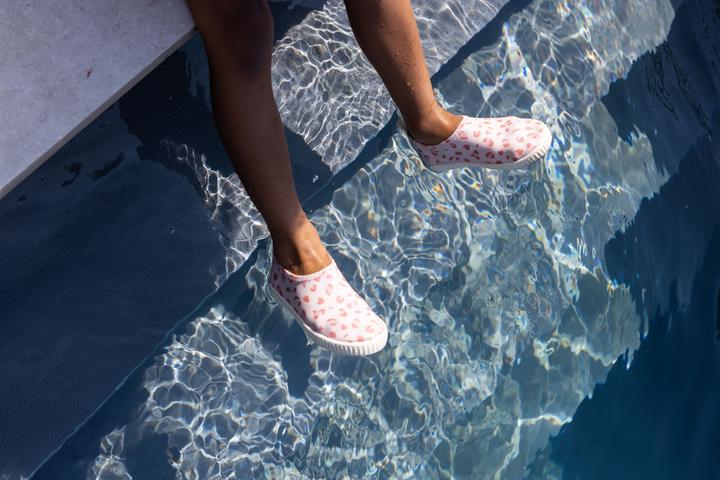 Produktbild Swim Essentials Lycra Badeslippers Old Leopard (26)