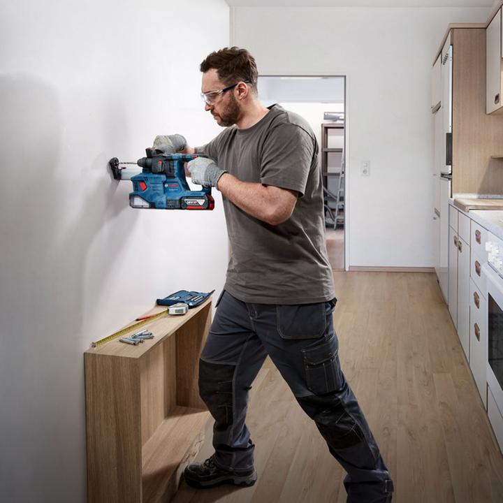 Produktbild Bosch Professional Akku-Bohrhammer mit SDS plus GBH 18V-22, 2 x Akku GBA 18V 4.0Ah, L-BOXX (Akkubetrieb)