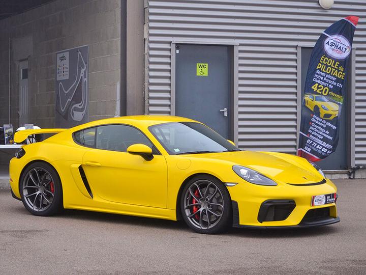 Image du produit Smartbox Pilotage d’une Porsche GTA 4 Clubsport pendant 5 tours sur le circuit Château-Gaillard (1 pers.)