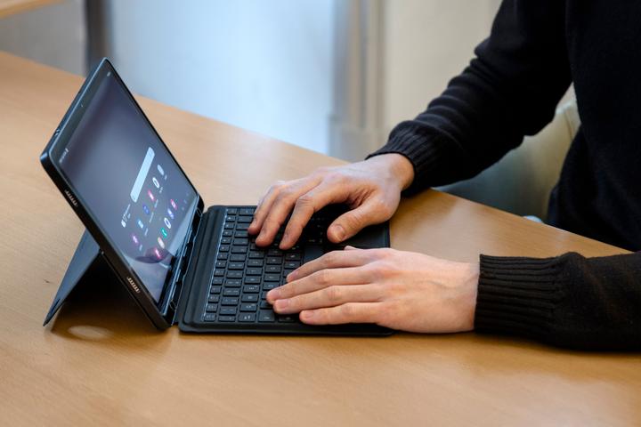 Produktbild Samsung Tucano Book Cover Keyboard (DE, Galaxy Tab A9+)