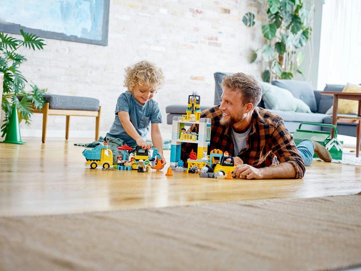Produktbild LEGO Grosse Baustelle mit Licht und Ton (10933)