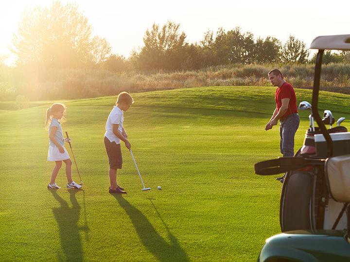 Image du produit Smartbox Loisirs et sport en famille : partie de Swing golf et Footgolf pour 4 personnes (4 pers.)