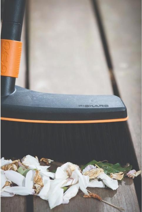 Produktbild Fiskars Strassenbesen (1 Stk.)