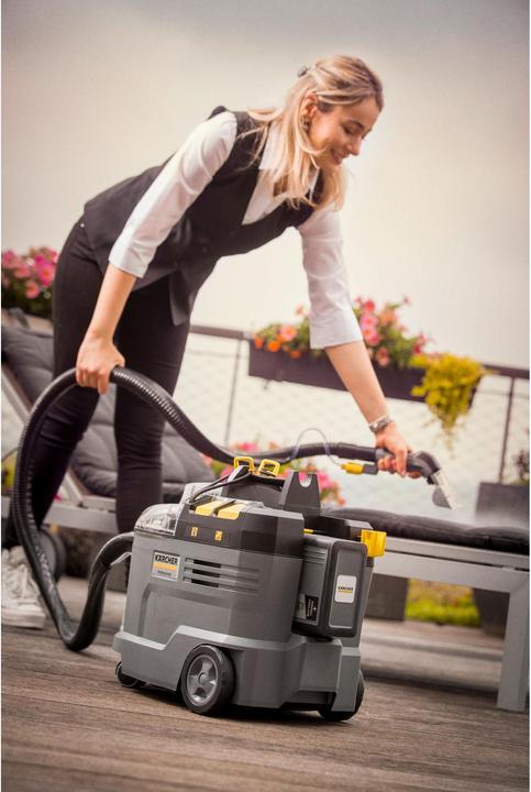 Produktbild Kärcher Professional Akku-Sprühextraktionsgerät Puzzi (Nass-Trockensauger)