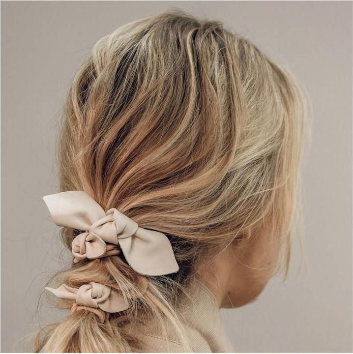 Immagine prodotto Corinne Mondo - Fiocco di pelle grande cravatta per capelli crema (Elastico per capelli)