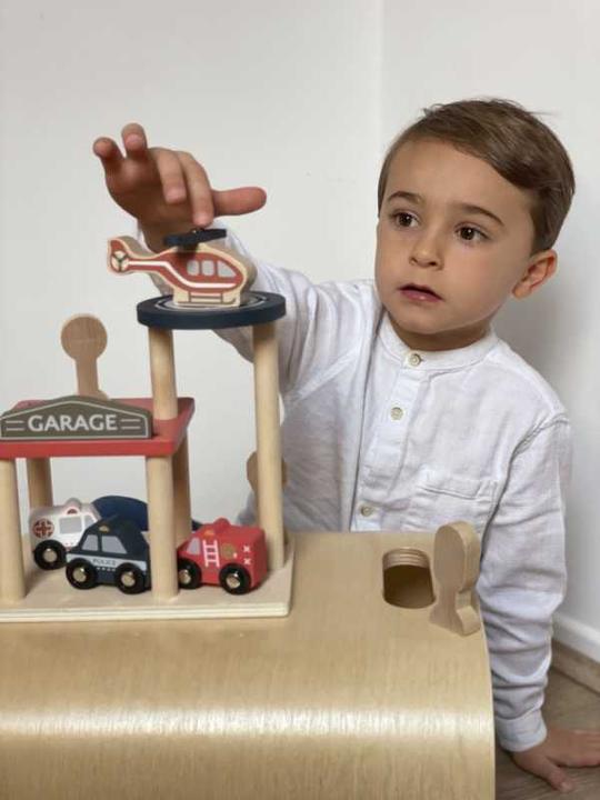 Produktbild Egmont Holzgarage mit Fahrzeugen