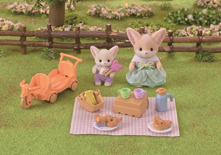Actual product image Epoch Sylvanian Desert Fox Picnic Set