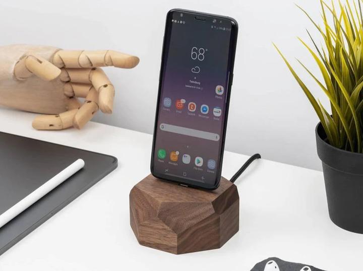 Produktbild Oakywood Geometric Dock - Dockingstation für Smartphones - USB-C